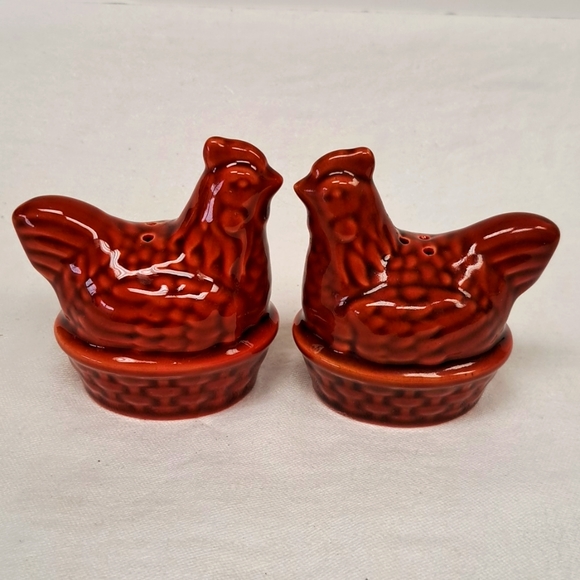 Other - Vintage art pottery ceramic hen on nest salt and pepper shakers